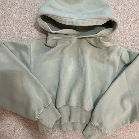 Aritzia Cropped hoodie - Picture 1 of 3